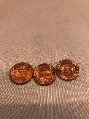 566023