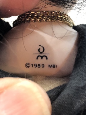 566235