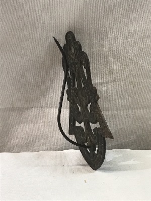 566317