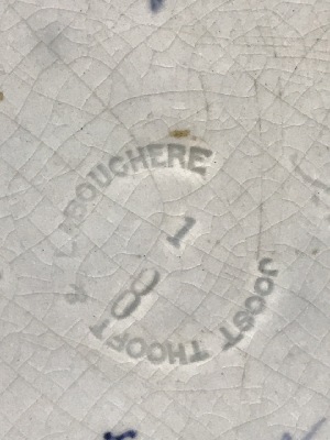 566359