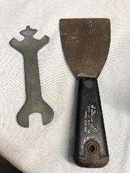 564682