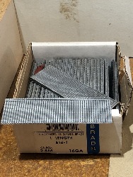 564737