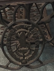 564884