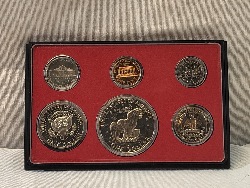 566029