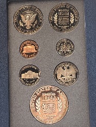 566042