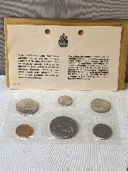 566048