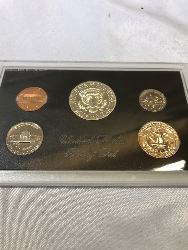 566115