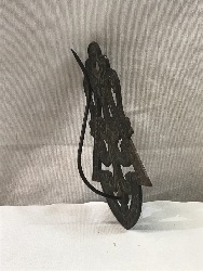 566317