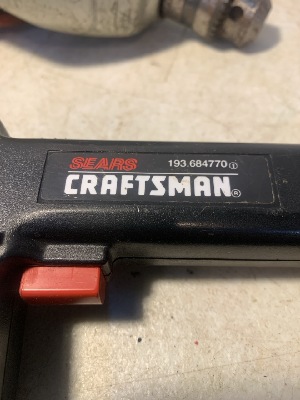 568337