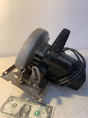 569569