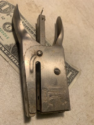 570440