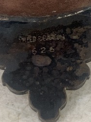 566949