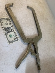 567273