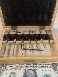 567297