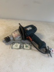 567300
