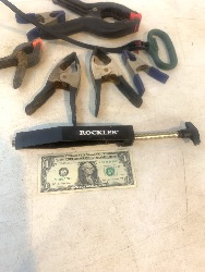 568119