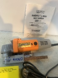 568121