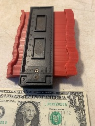568299