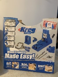 568502