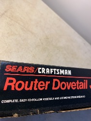 569465