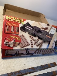 569527