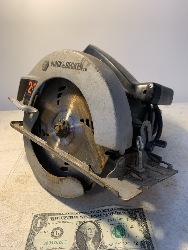 569567