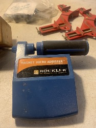 570392
