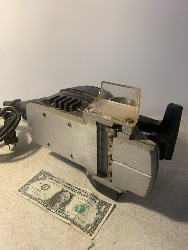 570403