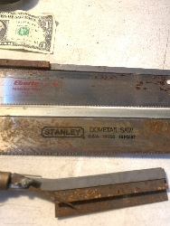 570453