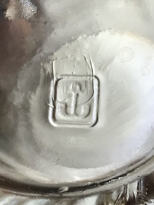 566817