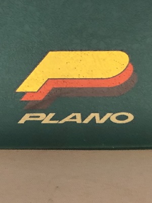 567158