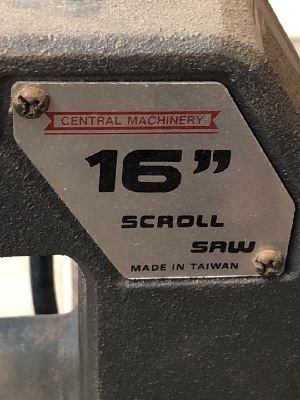 567437