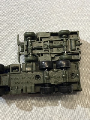 567711