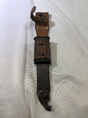 568019
