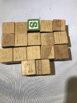 568632