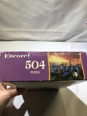 568639
