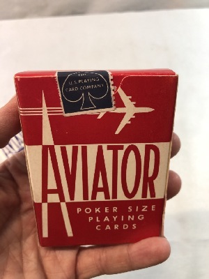 568696
