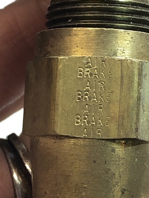 568759