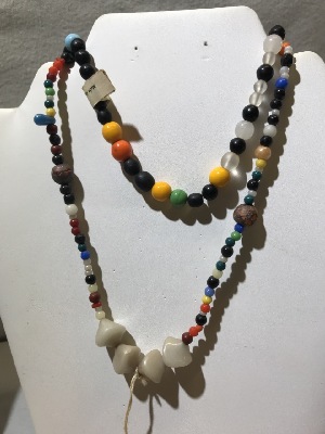 568934