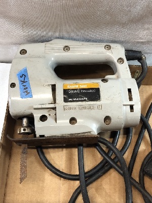 569010
