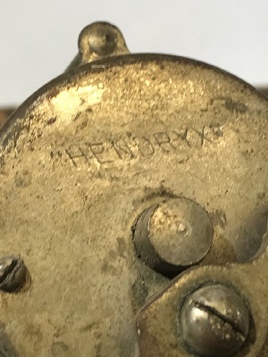 569057