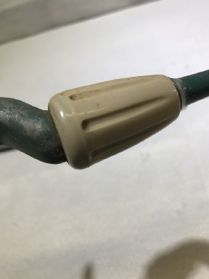 569058