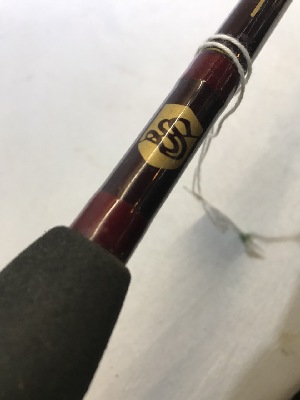 569074