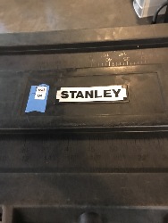 566689