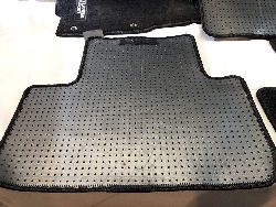 566779