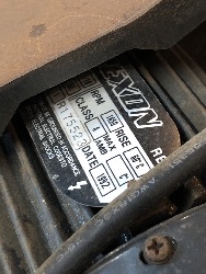 567438