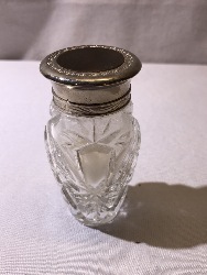 567626