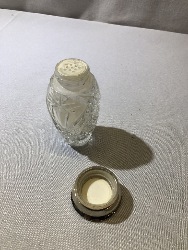 567627