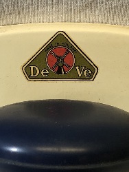 567631
