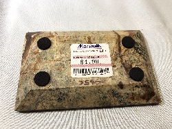 567700